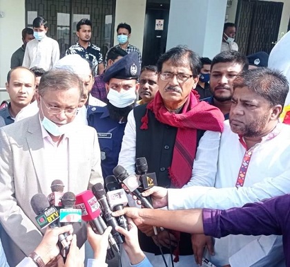 অসুস্থতা অজুহাত, বিদেশ গিয়ে রাজনীতি করবেন : তথ্যমন্ত্রী