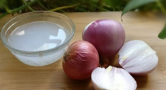 খুশকি তাড়াতে পেঁয়াজের জাদু