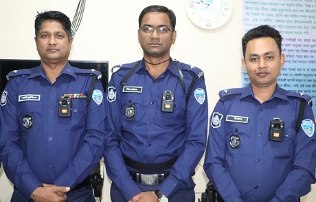 নোয়াখালীতে পৌর নির্বাচনে পুলিশের শরীরে ‘বডি ওর্ন’ ক্যামেরা