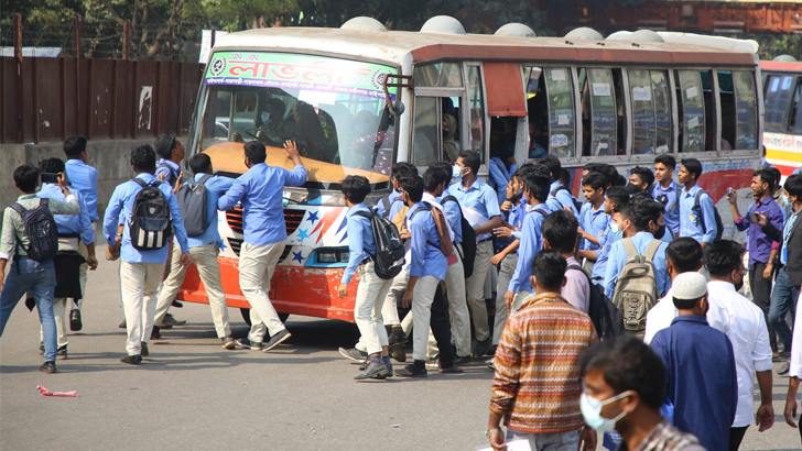 আজ থেকে শর্ত সাপেক্ষে শিক্ষার্থীদের হাফ ভাড়া কার্যকর
