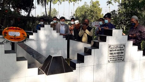 বীর প্রতীক তারামন বিবির কবরে শ্রদ্ধা নিবেদন