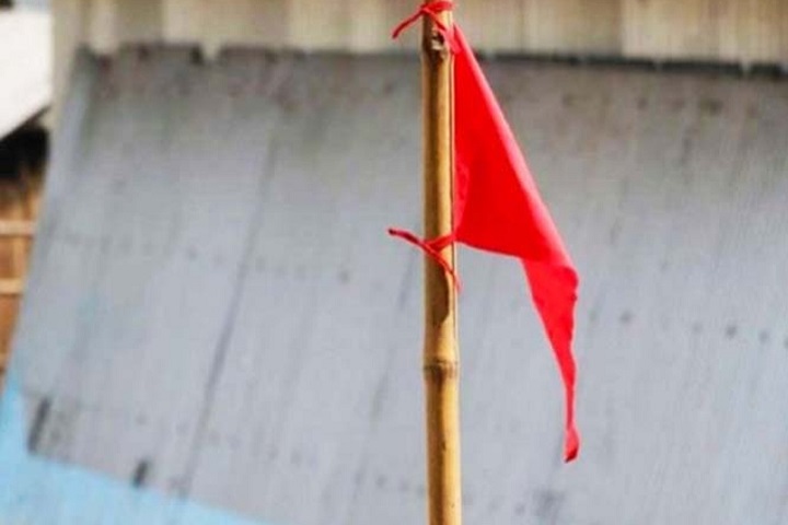 আফ্রিকা ফেরত যুবকের বাড়িতে লাল পতাকা