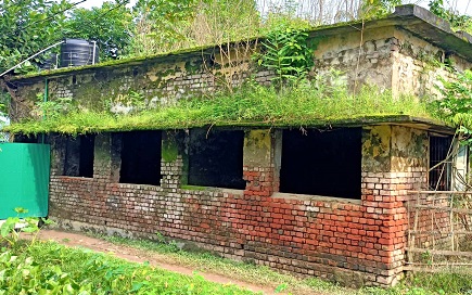 মোড়েলগঞ্জে ঝুঁকিপূর্ণ ষ্টেডিয়াম, ভবনটি এখন মরনফাঁদ