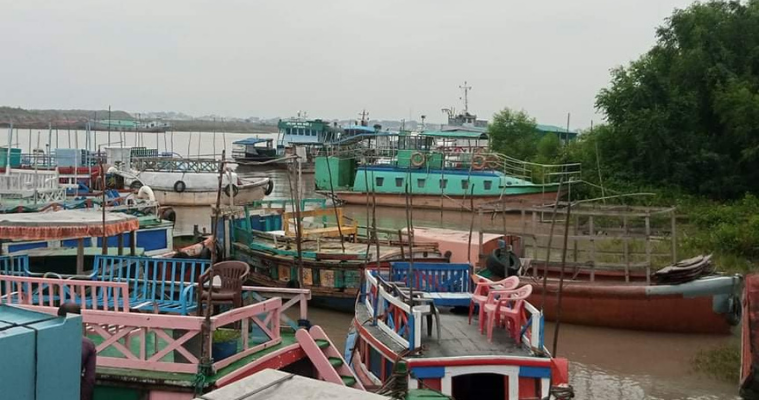 দিনভর বৃষ্টি, মোংলা বন্দরে তিন নম্বর সতর্ক সংকেত বহাল