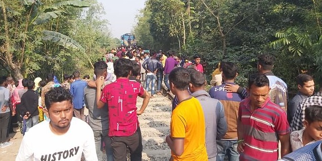 নীলফামারীতে ট্রেনে কাটা পড়ল চার জন