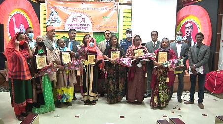 বেগম রোকেয়া দিবসে কুড়িগ্রামে ৬ নারীকে জয়িতা সম্মাননা প্রদান