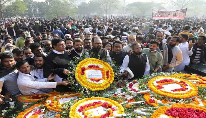 বুদ্ধিজীবী কবরস্থানে সর্ব সাধারণের শ্রদ্ধা