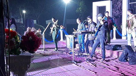 ঠাকুরগাঁওয়ে শহীদ মিনারে জুতা পায়ে ছবি ফেসবুকে, সমালোচনার ঝড়