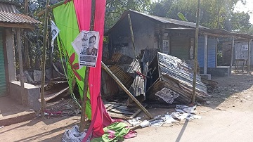 সকালে এসে কর্মীরা দেখে নৌকার অফিস আগুনে পুরে ছাই