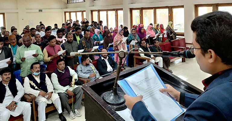 ভূরুঙ্গামারীতে নবনির্বাচিত ইউপি সদস্যের শপথ গ্রহণ অনুষ্ঠিত