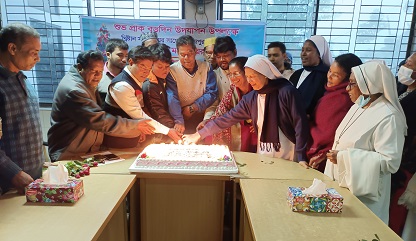 দিনাজপুর মেয়র সৈয়দ জাহাঙ্গীর আলমের সাথে খ্রীষ্টান সম্প্রদায়ের লোকদের মতবিনিময়