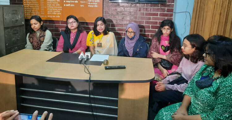 ১৮টি হলের জন্য অভিন্ন নিয়ম চান ঢাবি ছাত্রীরা