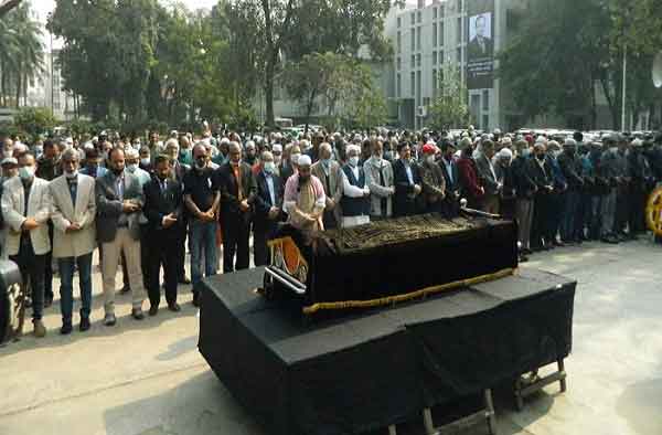 জাতীয় প্রেসক্লাবে রিয়াজ উদ্দিন আহমেদের জানাজা সম্পন্ন