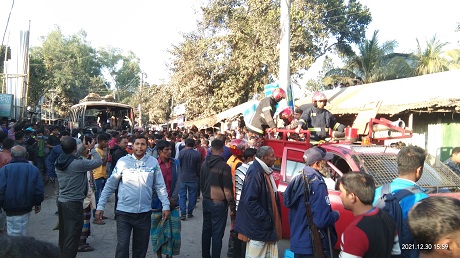 হাতীবান্ধায় নিয়ন্ত্রণ হারিয়ে দোকানে বাস, আহত ৫