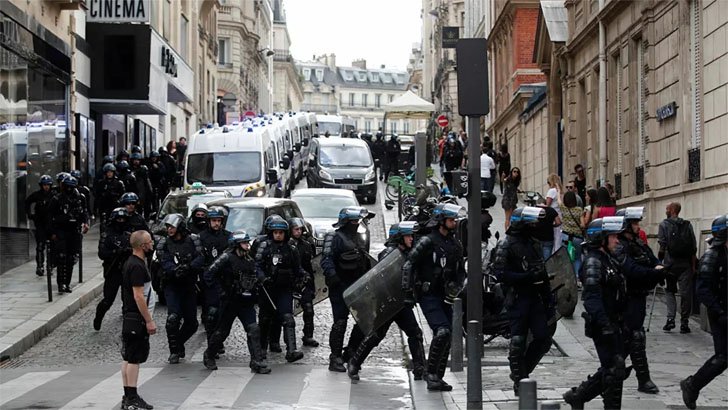 ফ্রান্সে ৩০ হাজার পুলিশ কর্মকর্তা করোনায় আক্রান্ত