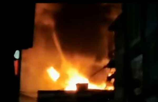 নির্দেশ ভেঙে আতশবাজি, ১০ স্থানে আগুন