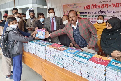 দিনাজপুরে শিক্ষার্থীদের মাঝে সাড়ে ৮ লাখ নতুন বই বিতরণ