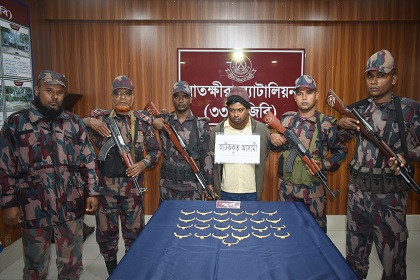 সাতক্ষীরায় বিজিবি’র অভিযানে সাড়ে ৩১ ভরি ওজনের র্স্বণের গহনাসহ এক চোরাচালানী আটক