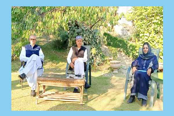 কাশ্মীরের সাবেক ৩ মুখ্যমন্ত্রীকে গৃহবন্দি করলো ভারত