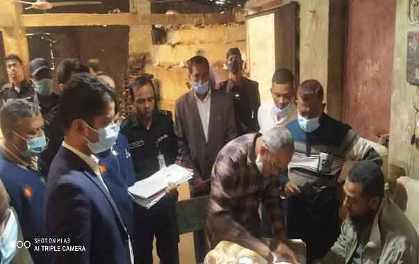 বাগেরহাটে তিন প্রতিষ্ঠানকে ৭৫ হাজার টাকা জরিমানা করলো  র‌্যাব