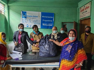 মাদারগঞ্জে ইসলামিক রিলিফের ১হাজার পরিবারের শীত বস্ত্র বিতরণ