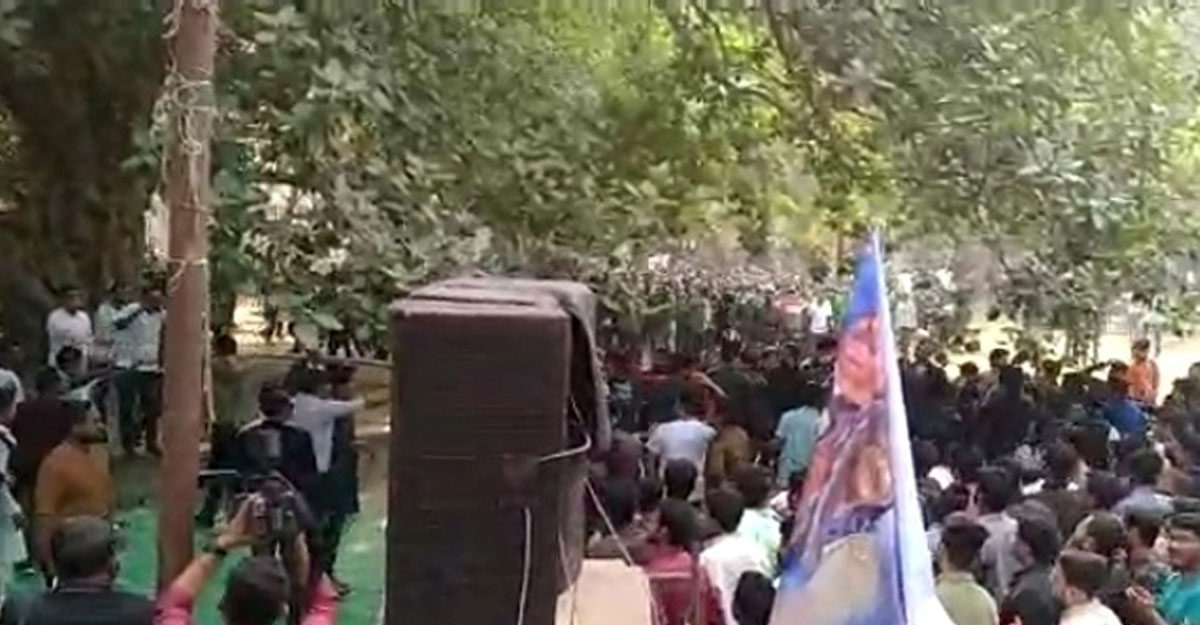 ছাত্রলীগের দু’পক্ষে মারামারি, জয়-লেখক আহত