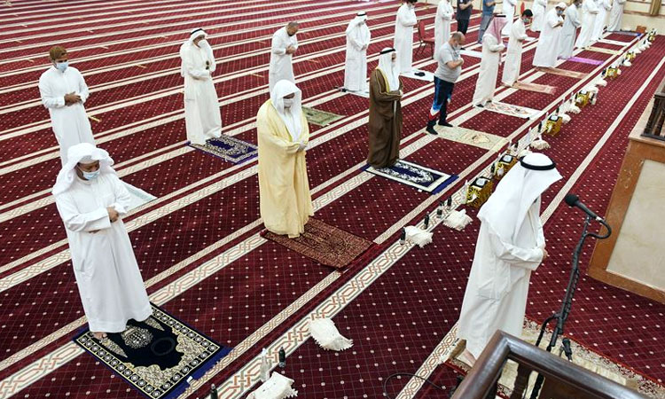 করোনা: দূরত্ব রেখে নামাজ পড়ার নির্দেশনা দিল কুয়েত