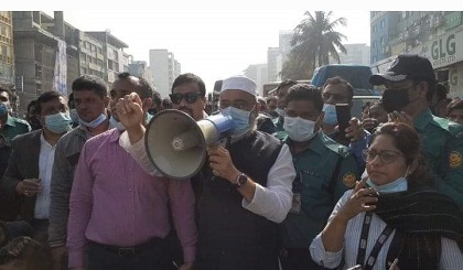 পূর্নবাসন না করে হকার উচ্ছেদের প্রতিবাদে উত্তরায় ফের বিক্ষোভ