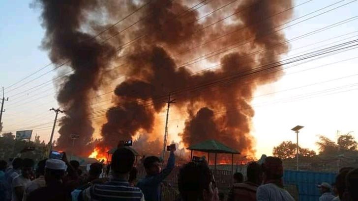 রোহিঙ্গা ক্যাম্পে ১২০০ ঘর পুড়ে ছাই