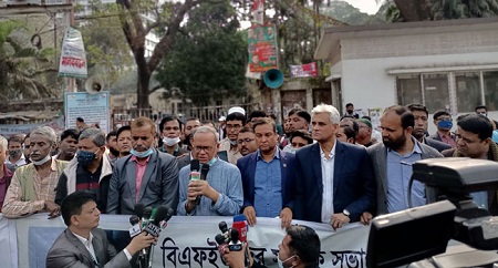 সরকার বিরোধী কণ্ঠ নিশ্চিহ্ন করার চেষ্টা