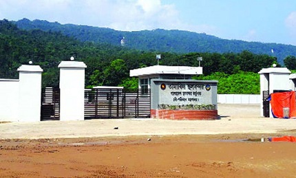 তামাবিল স্থলবন্দরে চারদিন ধরে পণ্য আমদানি বন্ধ