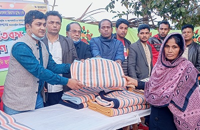 বাগেরহাটের মোড়েলগঞ্জে বিএনপির শীতবস্ত্র বিতরণ