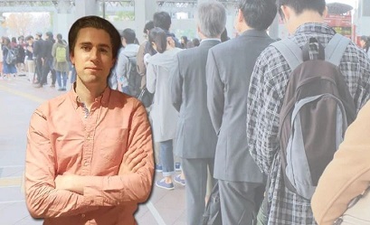 আজব পেশা! শুধুমাত্র লাইনে দাঁড়িয়ে থাকা