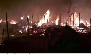 ঠাকুরগাঁওয়ে আগুনে ১৩ পরিবারের ঘরবাড়ি পুড়ে ছাই