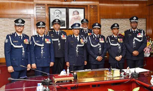 অতিরিক্ত ৭ আইজিকে র‍্যাংক ব্যাজ পরানো সম্পন্ন