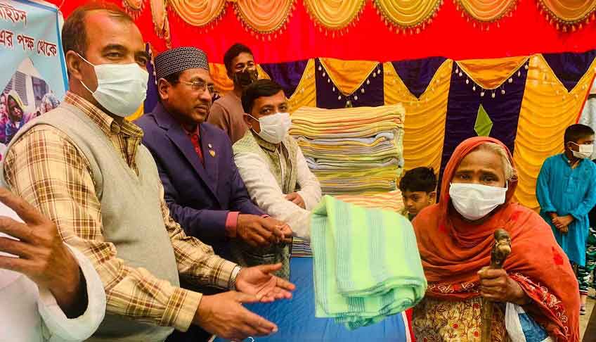 পাবনায় শীতার্তদের মাঝে এফডিএসআরের কম্বল, মাস্ক ও খাবার বিতরণ