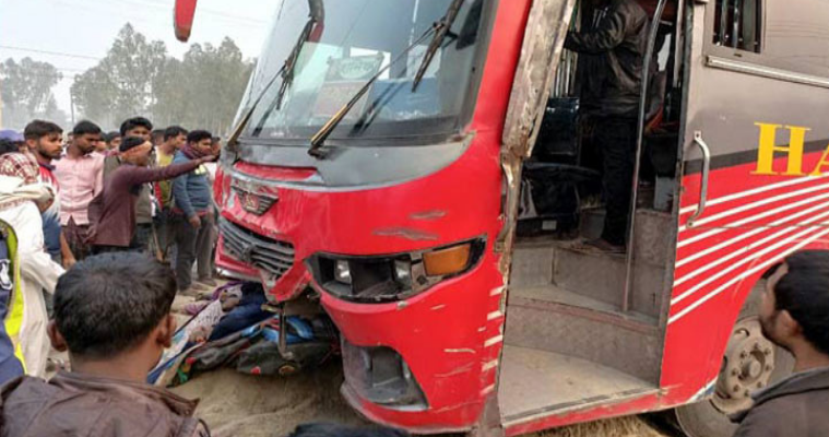 বগুড়ায় বাসের ধাক্কায় অটোরিকশার ৫ যাত্রী নিহত