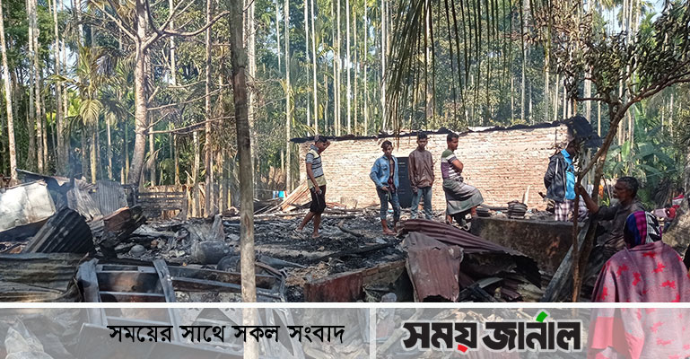 মোরেলগঞ্জে আগুনে পুড়ে বসতঘর ছাই: পাঁচ ভাইয়ের মানবেতর জীবনযাপন