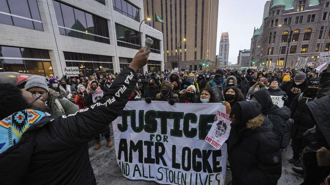 যুক্তরাষ্ট্রে আবারও কৃষ্ণাঙ্গ যুবক হত্যা, বিক্ষোভে হাজারো মানুষ
