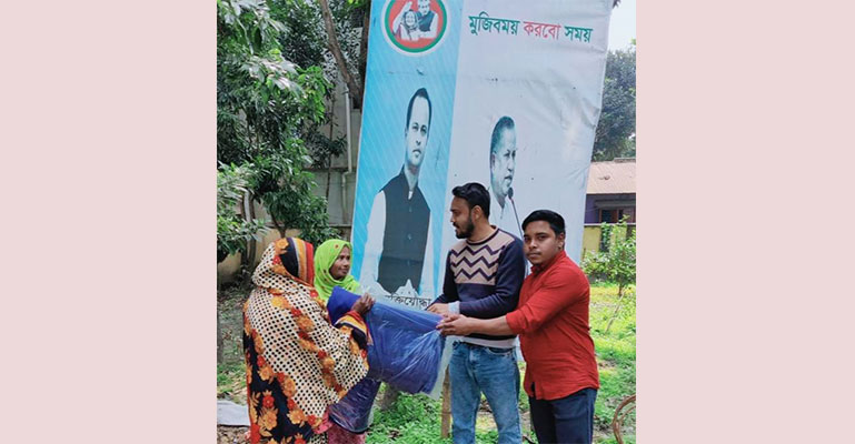 শীতার্তদের মাঝে মাহমুদুল হাসানের শীতবস্ত্র বিতরণ