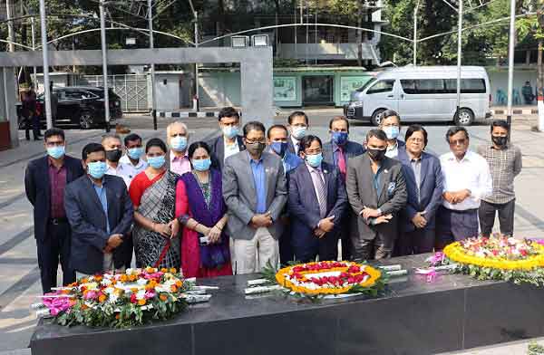 বঙ্গবন্ধুর প্রতিকৃতিতে শ্রদ্ধা জানালো স্পোর্টস মেডিসিন এ্যাসোসিয়েশন