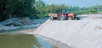 হাতীবান্ধায় বন্যায় ক্ষতিগ্রস্ত রাস্তা মেরামত