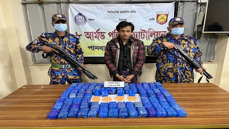 রোহিঙ্গা ক্যাম্পে অভিযান, ১ লাখ ৬৯ পিস ইয়াবাসহ আটক ১