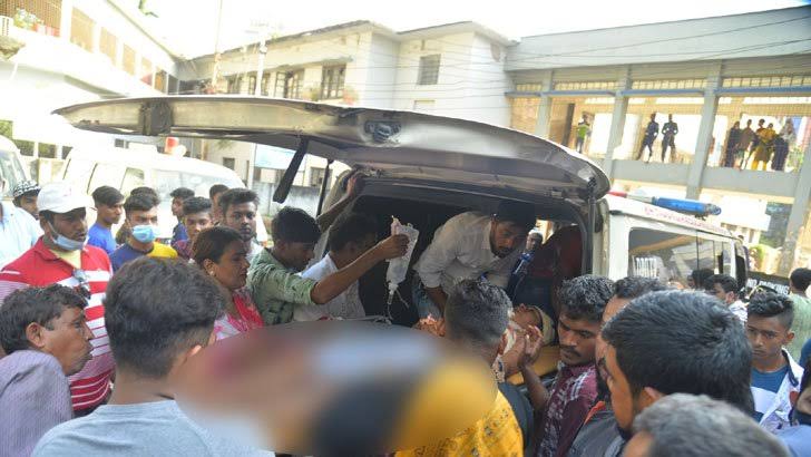 মহসিন কলেজে ছাত্রলীগের দুই গ্রুপে মারামারি, আহত ৮