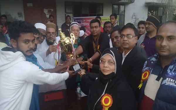 মাতৃভাষা দিবসে ফুটবলে মোড়েলগঞ্জের দেবরাজ মিস্ত্রীডাঙ্গা ক্রীড়া সংঘ চ্যাম্পিয়ন