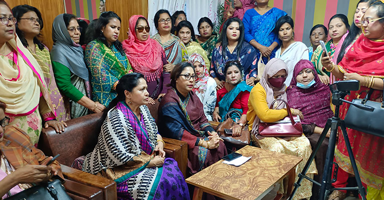 দিনাজপুরে বিএনপি মহিলাদলের কর্মীসভায় বোমা বিষ্ফোরণের ঘটনার সুষ্ঠু তদন্ত দাবি