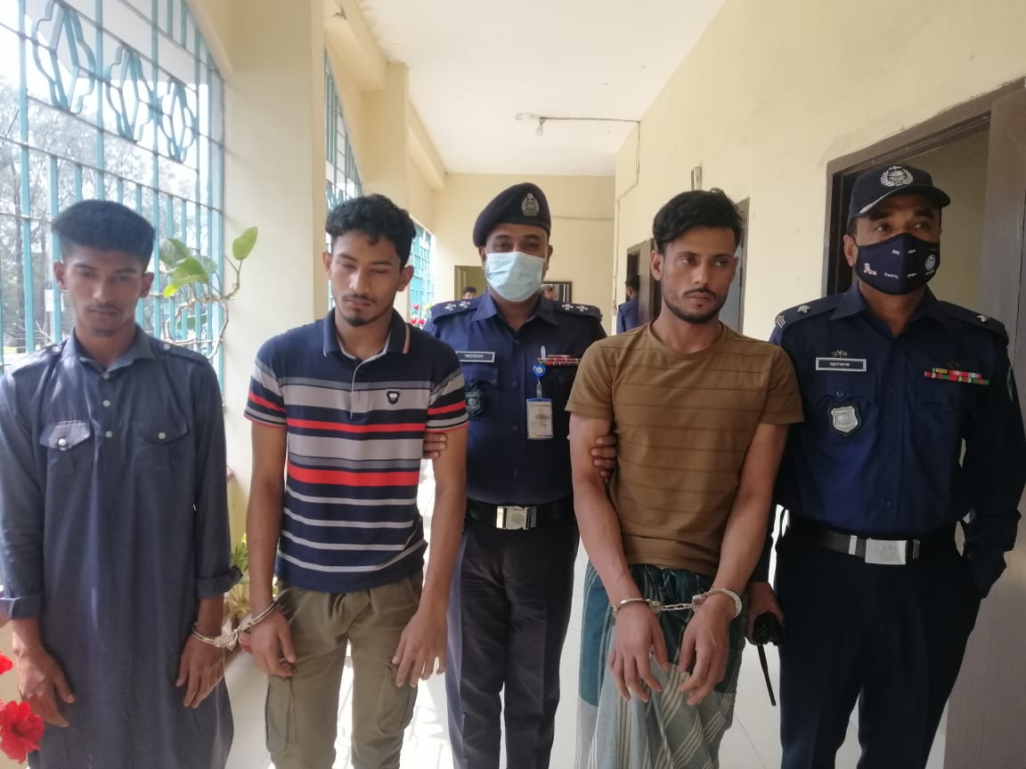 বেগমগঞ্জে আগ্নেয়াস্ত্র-ইয়াবা বিক্রির সময় গ্রেফতার ৩