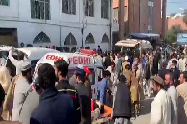 পাকিস্তানের মসজিদে বিস্ফোরণ, কমপক্ষে ৩০ মুসল্লি নিহত