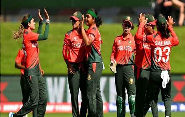 জয়ের জন্য ২০৮ রান করতে হবে বাঘিনীদের