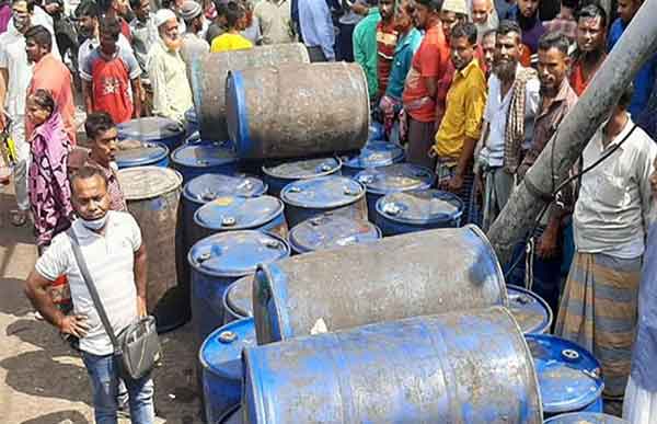 ঢাকায় ৬০ ব্যারেল ভোজ্যতেল জব্দ, দোকান সিলগালা